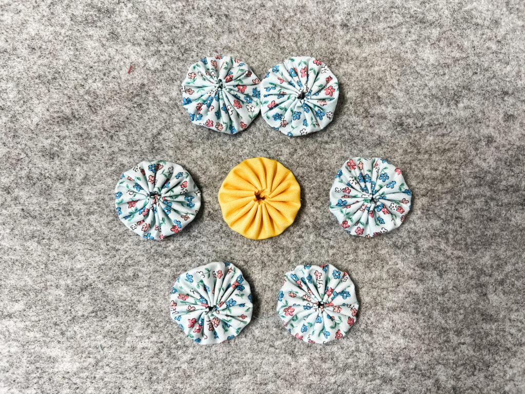 Arranging yo-yos into flower, step 2