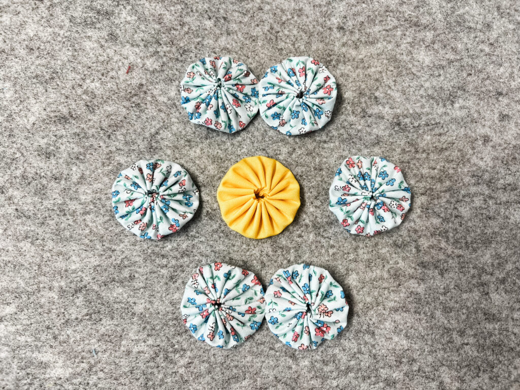 Arranging yo-yos into flower, step 3