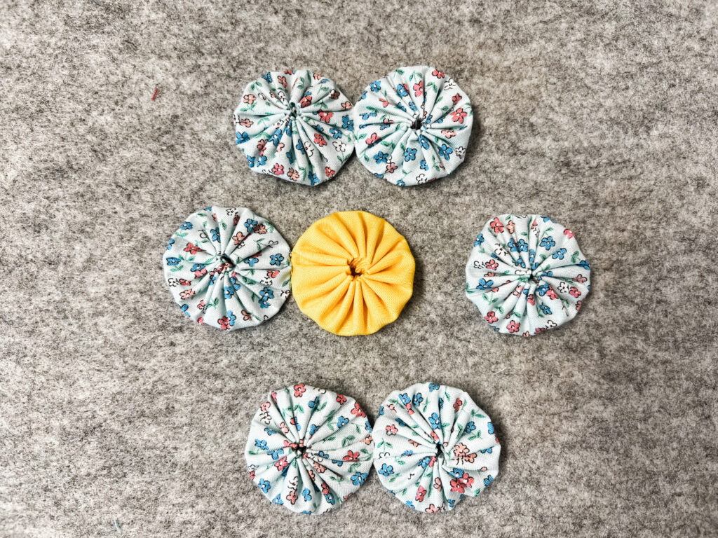 Arranging yo-yos into flower, step 4